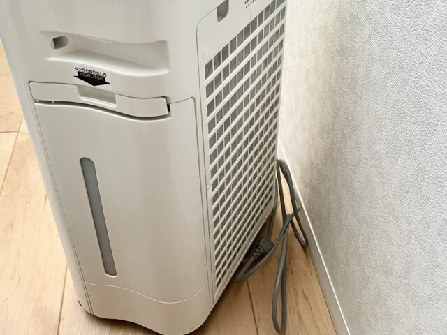 空気清浄機の後ろ