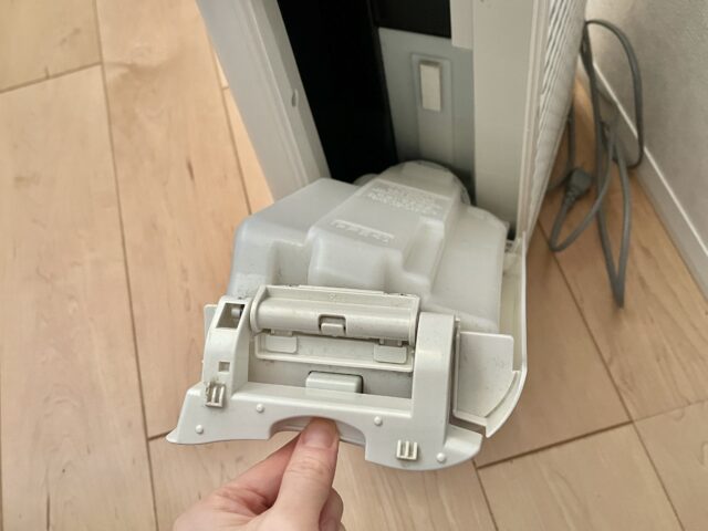 空気清浄機の加湿のための水を入れるタンク